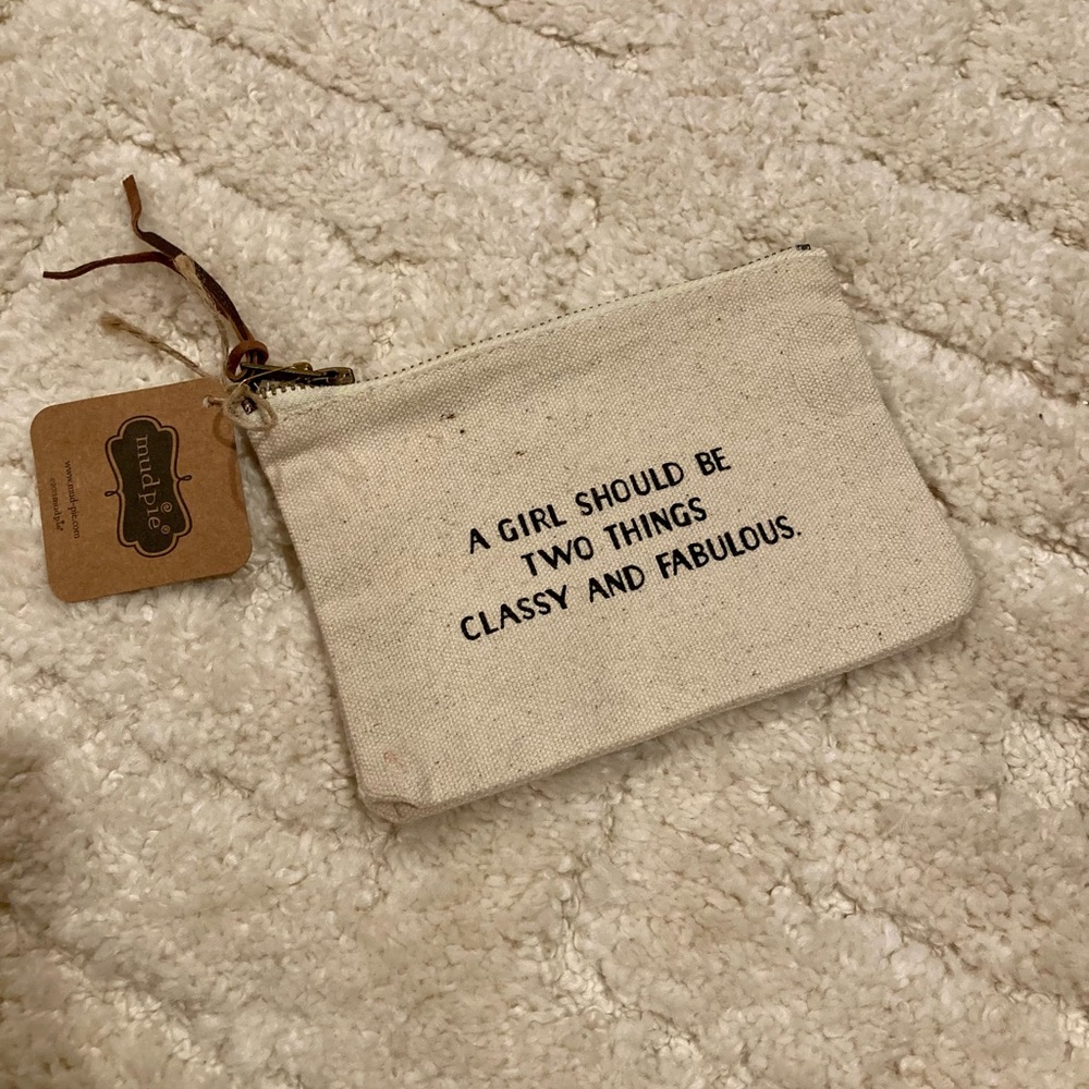🎁 NWT NEW off white pouch 🎁 Stocking Stuffer